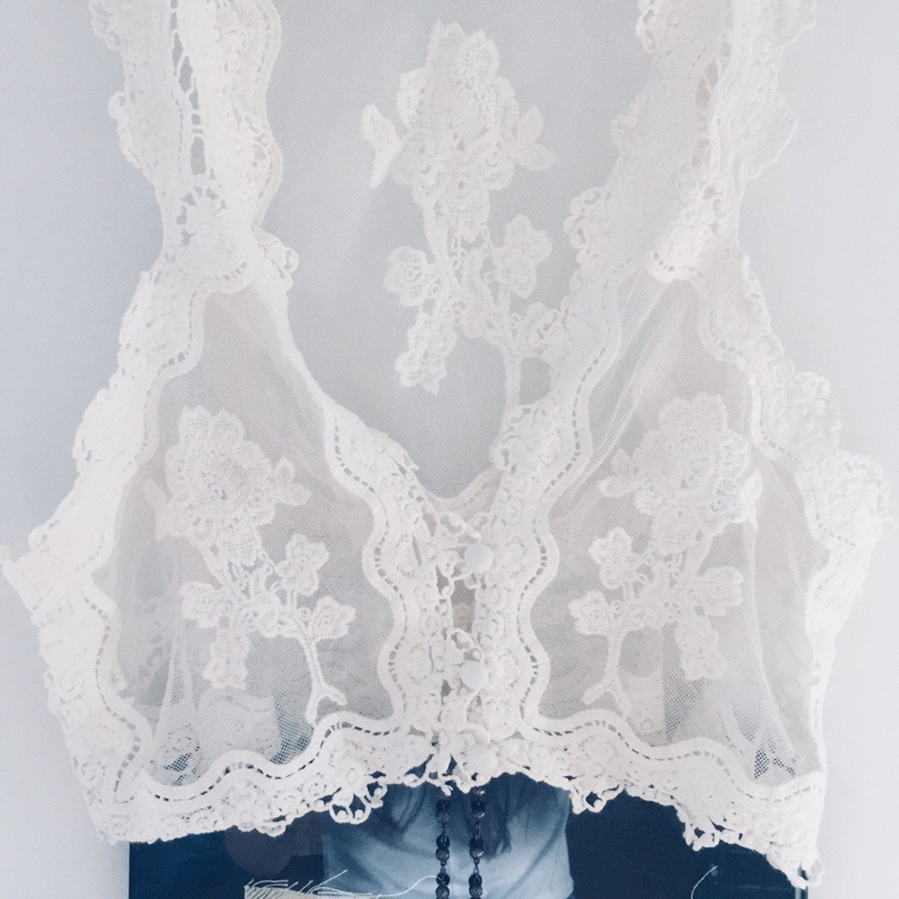 Floral Crochet 3 Button Sleeveless Blouse!